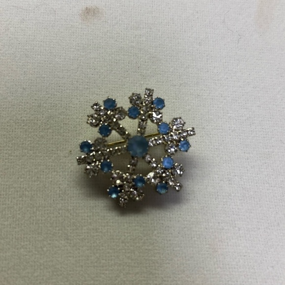 Vintage Jewelry - Vintage brooch